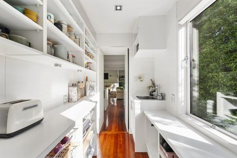 Photo of property in 5 Glentui Grove, Khandallah, Wellington, 6035