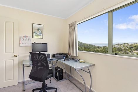 Photo of property in 33 Chartwell Drive, Crofton Downs, Wellington, 6035