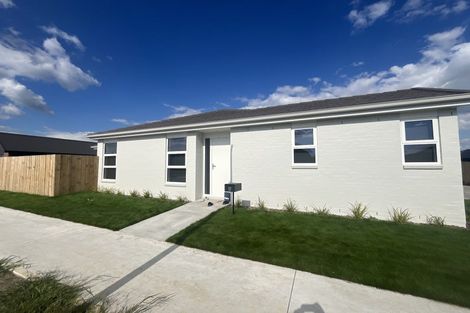 Photo of property in 32 Waruhia Crescent, Rototuna North, 3281