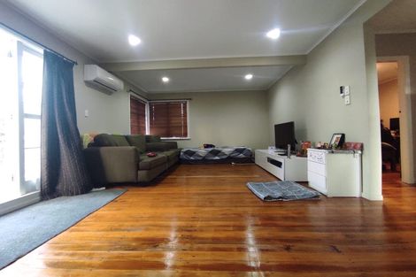 Photo of property in 69 Dundale Avenue, Blockhouse Bay, Auckland, 0600