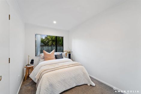 Photo of property in 2/26 Unsworth Drive, Unsworth Heights, Auckland, 0632