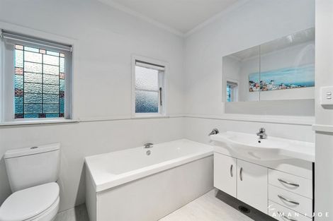 Photo of property in 12 Eastglen Road, Glen Eden, Auckland, 0602