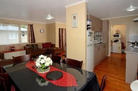 Photo of property in 2/123 Bruce Road, Glenfield, Auckland, 0629