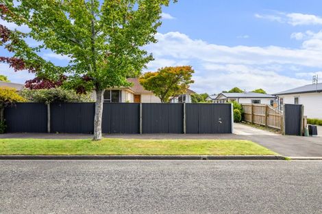 Photo of property in 27 Denniston Crescent, Redwood, Christchurch, 8051