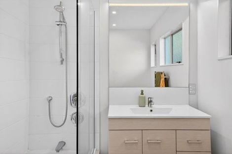 Photo of property in 2/47 Birkdale Road, Birkdale, Auckland, 0626