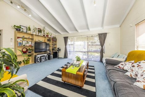 Photo of property in 20a Kindergarten Drive, Conifer Grove, Takanini, 2112