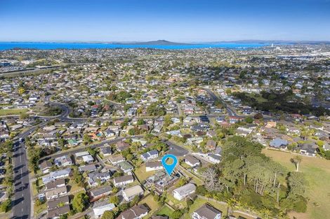 Photo of property in 1/21 Jumento Place, Unsworth Heights, Auckland, 0632