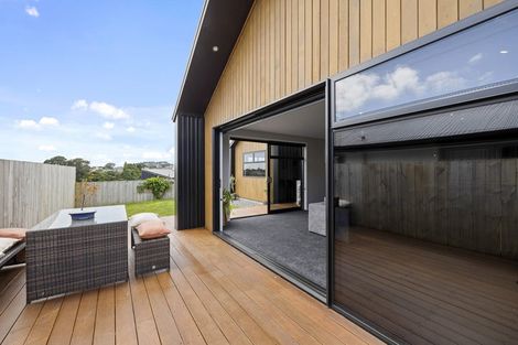 Photo of property in 8a Aderman Place, Hurworth, New Plymouth, 4310