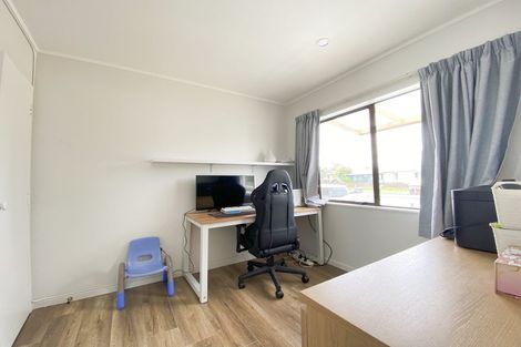 Photo of property in 1/6 Maplesden Drive, Clendon Park, Auckland, 2103