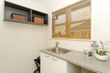 Photo of property in 17 Sheridan Drive, New Lynn, Auckland, 0600