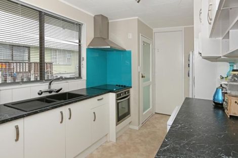 Photo of property in 5 Hueglow Rise, West Harbour, Auckland, 0618