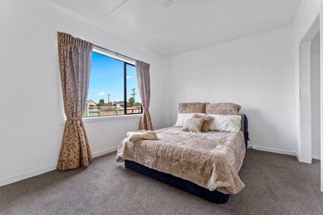 Photo of property in 4 Rere Place, Parakai, 0830