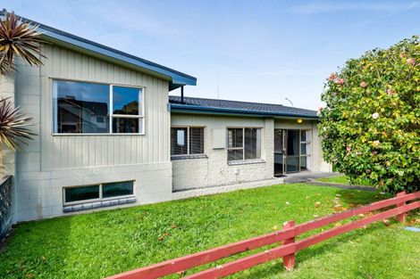 Photo of property in 39 Birdwood Avenue, Moturoa, New Plymouth, 4310