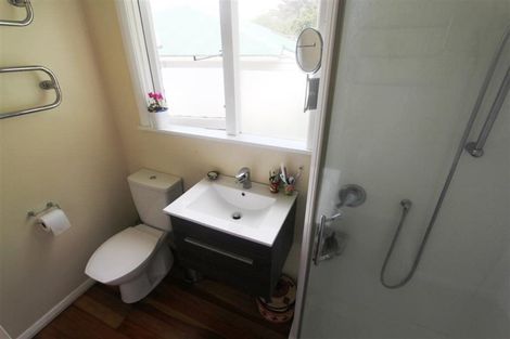 Photo of property in 15a Governor Road, Northland, Wellington, 6012