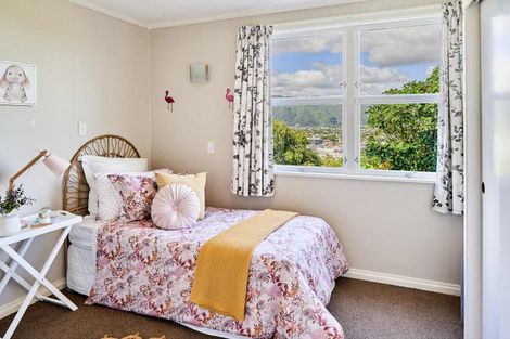Photo of property in 13 City View Grove, Harbour View, Lower Hutt, 5010
