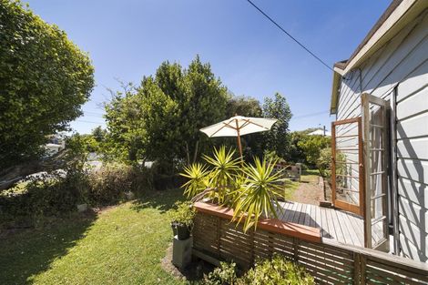 Photo of property in 2 Maunder Street, Marton, 4710