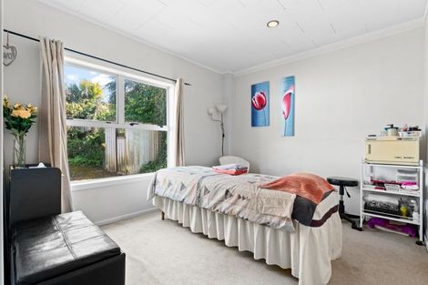 Photo of property in 62a Te Atatu Road, Te Atatu South, Auckland, 0610