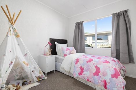 Photo of property in 2 Duke Avenue, Pukekohe, 2120