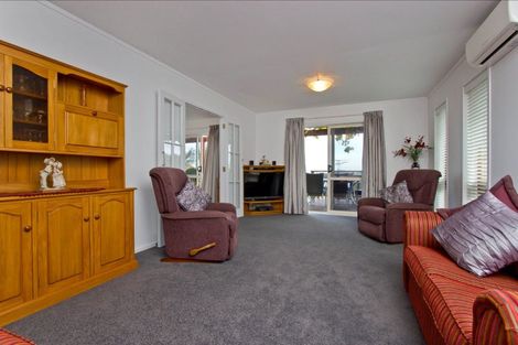 Photo of property in 71 Sandspit Road, Shelly Park, Auckland, 2014