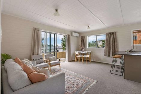 Photo of property in 30a Gledstane Road, Stanmore Bay, Whangaparaoa, 0932