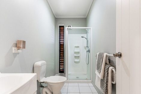 Photo of property in 4a Tuscany Way, Te Atatu Peninsula, Auckland, 0610