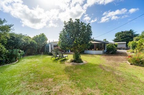 Photo of property in 1 Nuku Street, Tangimoana, 4822