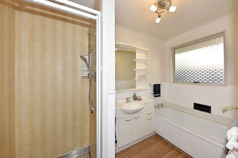 Photo of property in 2/23 Broadfell Avenue, Avonhead, Christchurch, 8042