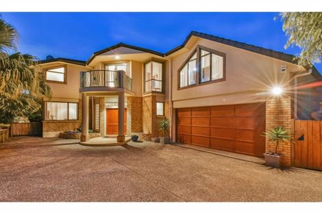 Photo of property in 2/11 The Rosebowl, Sunnyhills, Auckland, 2010