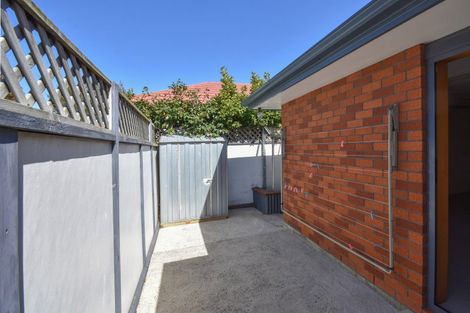 Photo of property in 33 Macandrew Road, South Dunedin, Dunedin, 9012