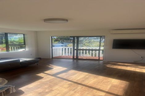 Photo of property in 22 Jenanne Place, Totara Vale, Auckland, 0629