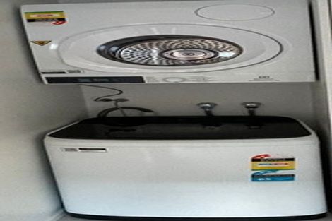 Photo of property in 1/56 Kiwi Esplanade, Mangere Bridge, Auckland, 2022