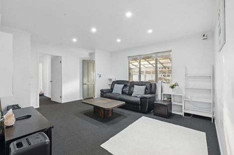 Photo of property in 15 Josie Lane, Manurewa, Auckland, 2102