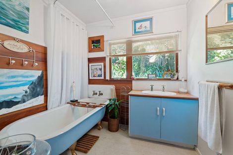 Photo of property in 75 Morley Street, New Plymouth, 4310