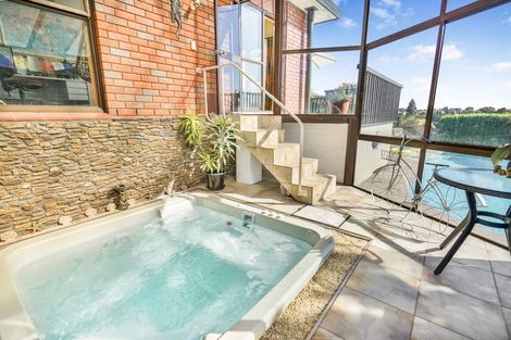 Photo of property in 98 Totara Drive, Pukete, Hamilton, 3200