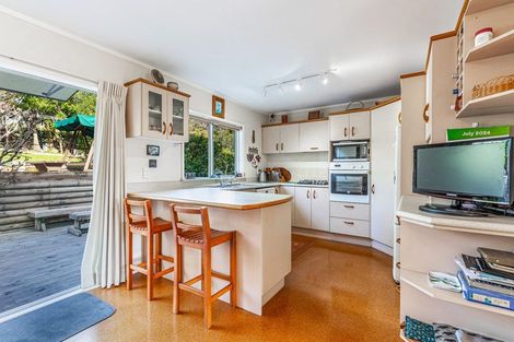 Photo of property in 22 Opanuku Road, Henderson Valley, Auckland, 0612