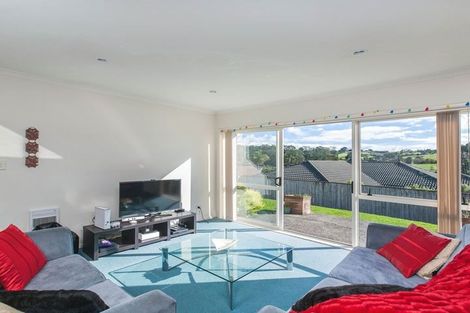 Photo of property in 52 Summerland Drive, Henderson, Auckland, 0612