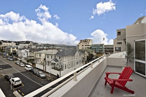 Photo of property in Hobson Flats, 10/1 Hobson Street, Pipitea, Wellington, 6011