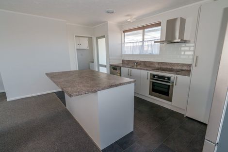 Photo of property in 33 Tiller Close, Kelvin Grove, Palmerston North, 4414