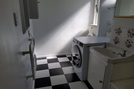 Photo of property in Churchill Flats, 213 The Terrace, Wellington Central, Wellington, 6011