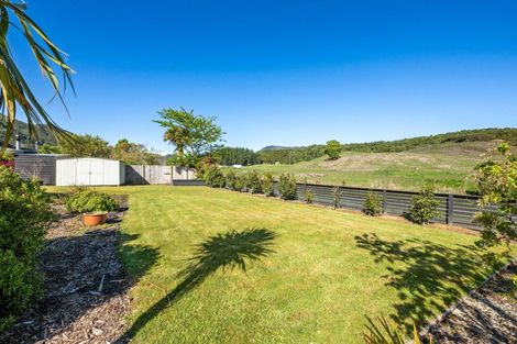 Photo of property in 11 Glentui Place, Waikawa, Picton, 7220