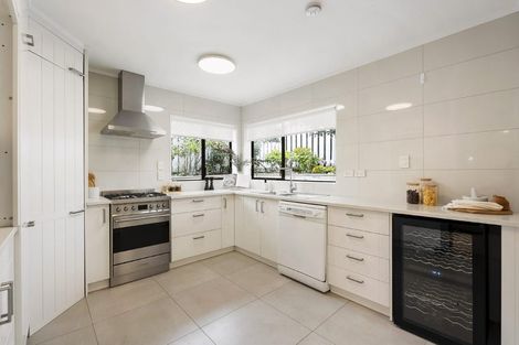 Photo of property in 1/233 Eskdale Road, Birkenhead, Auckland, 0626