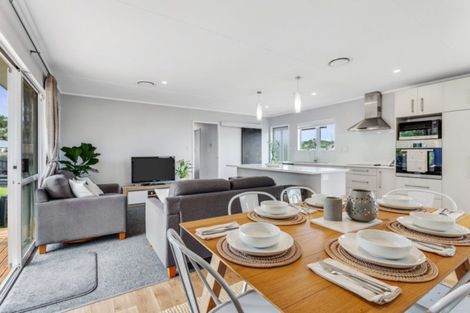 Photo of property in 7 Elizabeth Drive, West Harbour, Auckland, 0618