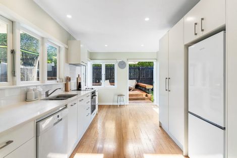 Photo of property in 7 Kenmure Avenue, Forrest Hill, Auckland, 0620