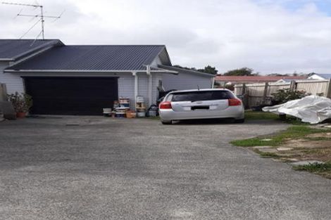 Photo of property in 2/6 Eulogy Place, Randwick Park, Auckland, 2105