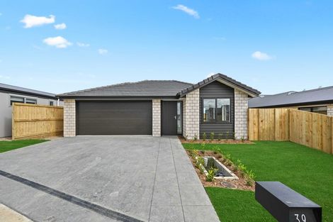 Photo of property in 39 Waruhia Crescent, Rototuna North, 3281