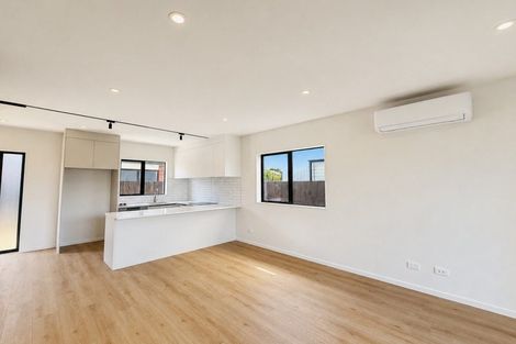 Photo of property in 6/18 Albert Road, Kelston, Auckland, 0602