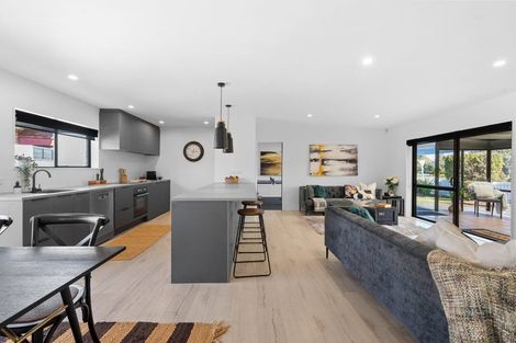 Photo of property in 2/99 Riverside Road, Orewa, 0931