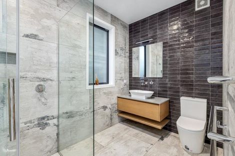 Photo of property in 102 Vipond Road, Stanmore Bay, Whangaparaoa, 0932
