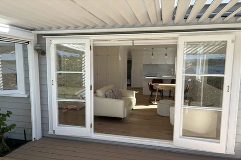 Photo of property in 43a Pohutukawa Avenue, Red Beach, 0932