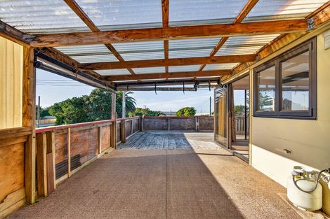 Photo of property in 44 Pinedale Crescent, Riversdale Beach, Masterton, 5872